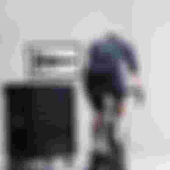 Fahrerin auf dem Radtrainer während einer SQlab Sitzpositionsanalyse mit Druckmessung am Sattel