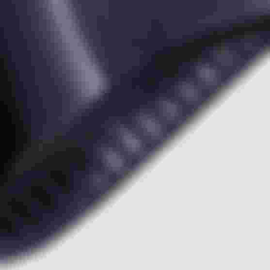 Detail des Beinabschlusses einer SQlab Radhose mit innenliegenden Silikonstreifen und perforiertem Material.