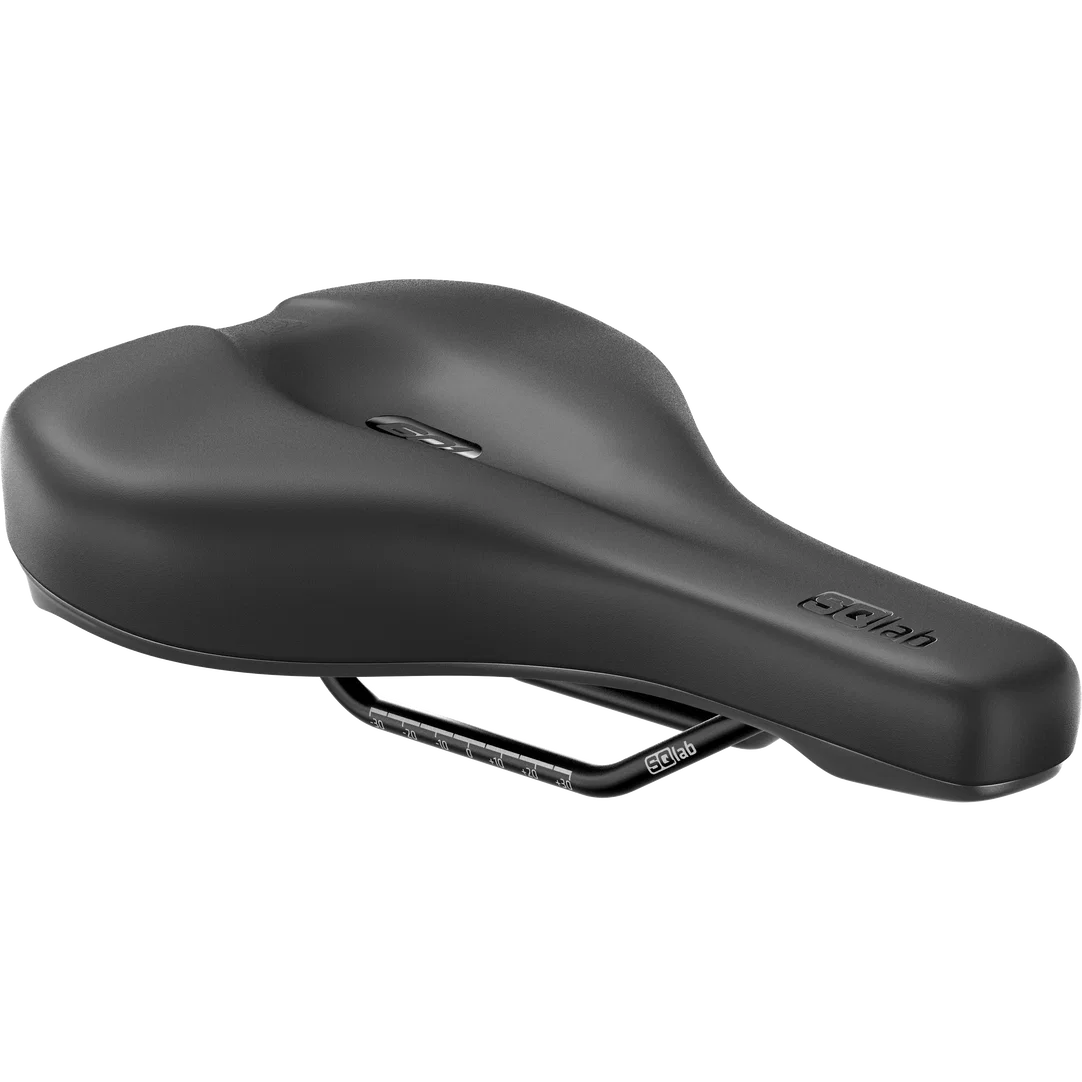 SQlab 601 2.0 Ergolux Fahrradsattel in matt schwarz mit Stufenform und Druckentlastungskanal