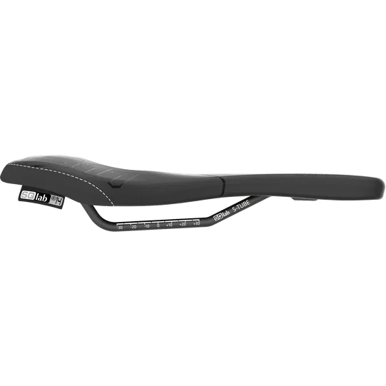 SQlab 611 ERGOWAVE® MTB-Sattel in schwarz, Seitenansicht mit S-TUBE-Schiene