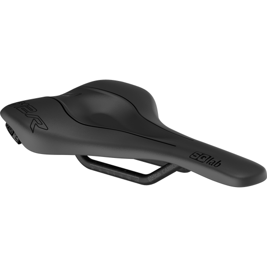 SQlab 612 ERGOWAVE R Carbon road saddle in black with carbon rails