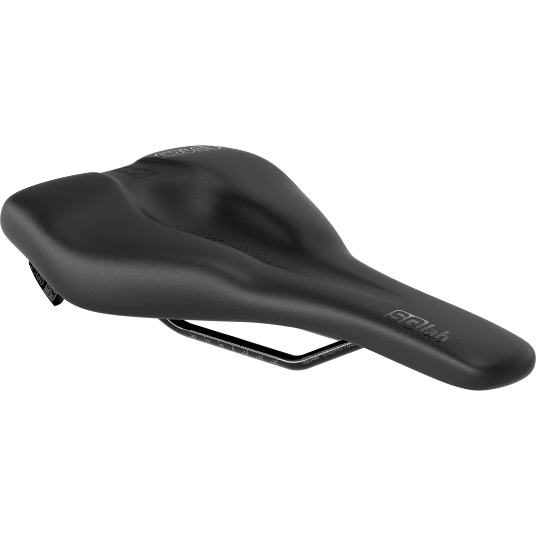 SQlab 610 ERGOLUX active 2.1 bike saddle in black with wave shape and active pivot technology
