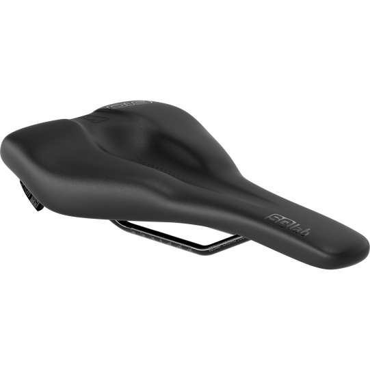 SQlab 610 ERGOLUX active 2.1 Fahrradsattel in schwarz mit Wellenform und Active-Technologie