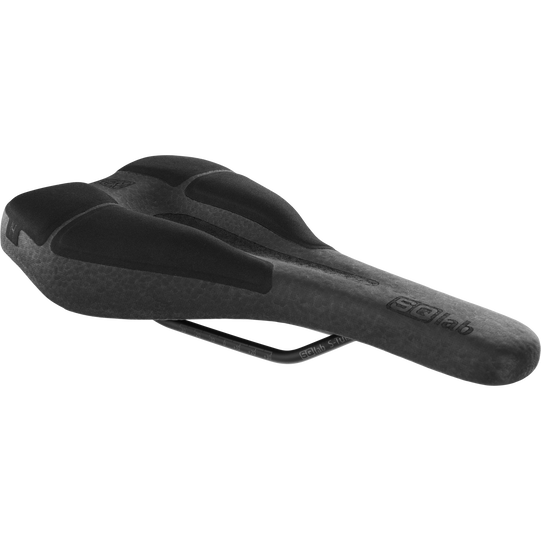 SQlab 610 Infinergy M-D active bike saddle in black, three-quarter view