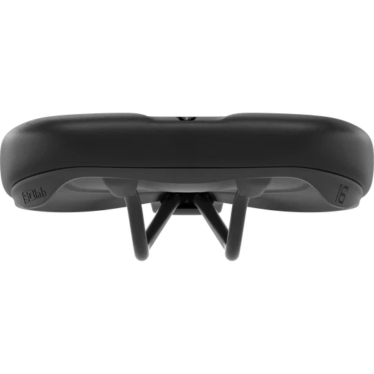 SQlab 601 ERGOLUX® bike saddle 16cm in black, rear view showing stepped profile and twin rails