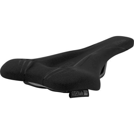 SQlab 614 ERGOWAVE active 2.1 S'Qantara bike saddle in black, three-quarter view