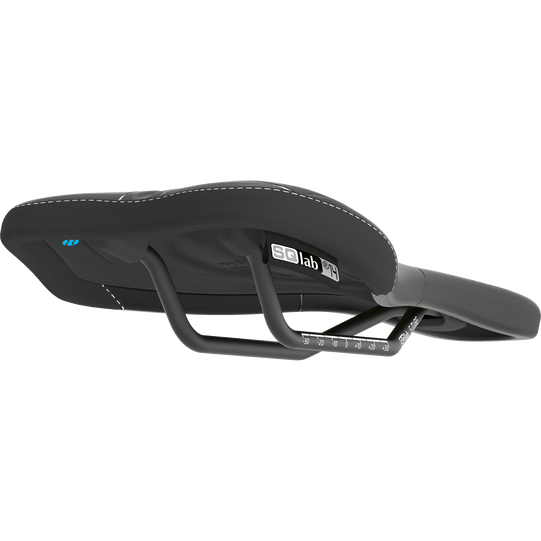 SQlab 611 Ergowave active MTB saddle 14cm in black, side view showing active rail pivot system