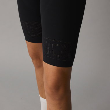 SQlab ONE12 R cuissard vélo en noir, détail de la manchette de jambe découpée au laser pour cyclisme sur route