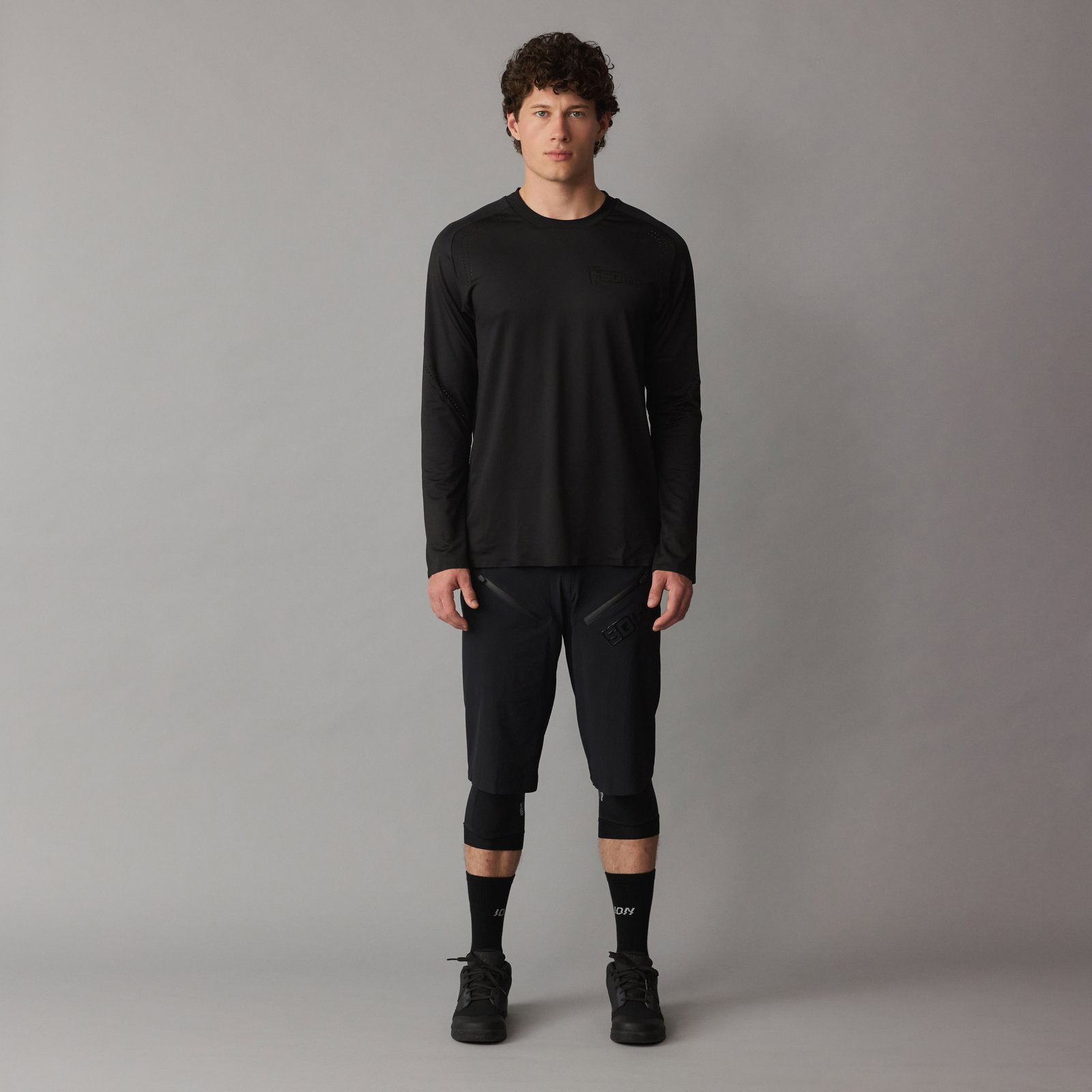 SQlab ONE OX Mountainbike-Shorts in schwarz für Trailfahren – unisex, knielang
