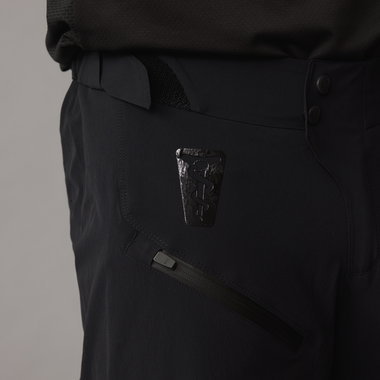 Short VTT SQlab ONE OX en noir, détail poche et ceinture