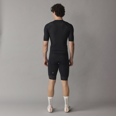 Cuissard cyclisme SQlab ONE12 unisexe en noir – vue arrière sur modèle