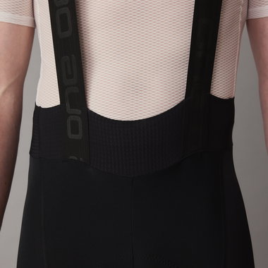 SQlab ONE12 Bib Tights Herren in schwarz – Rückenansicht mit Trägern für Radsport