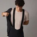 SQlab ONE12 2.0 Bib-Shorts in dunkelblau beim Tragen mit Trägern, Studioaufnahme