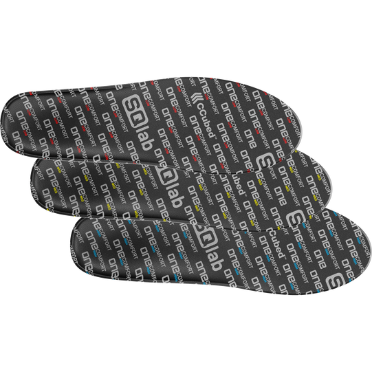 Semelles SQlab ONE comfort en gris anthracite avec imprimé logo blanc, trois pièces en éventail sur fond blanc