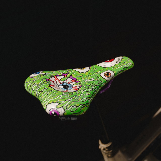 SQlab 6OX ERGOWAVE active 2.2 ltd. Metzger bike saddle in lime green graphic print