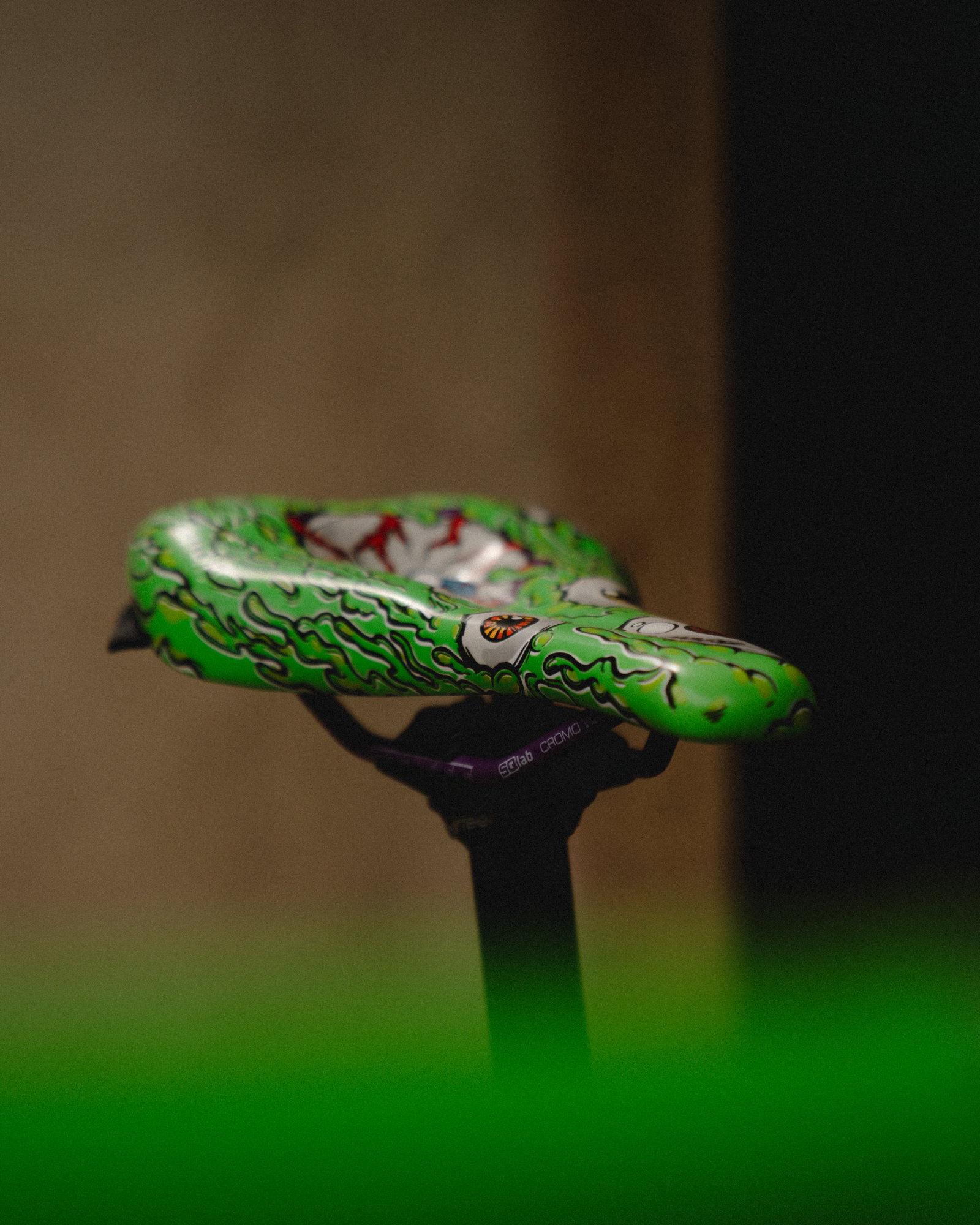 SQlab 6OX ERGOWAVE active 2.2 ltd. Metzger bike saddle in lime green with Metzger signature graphic, side view