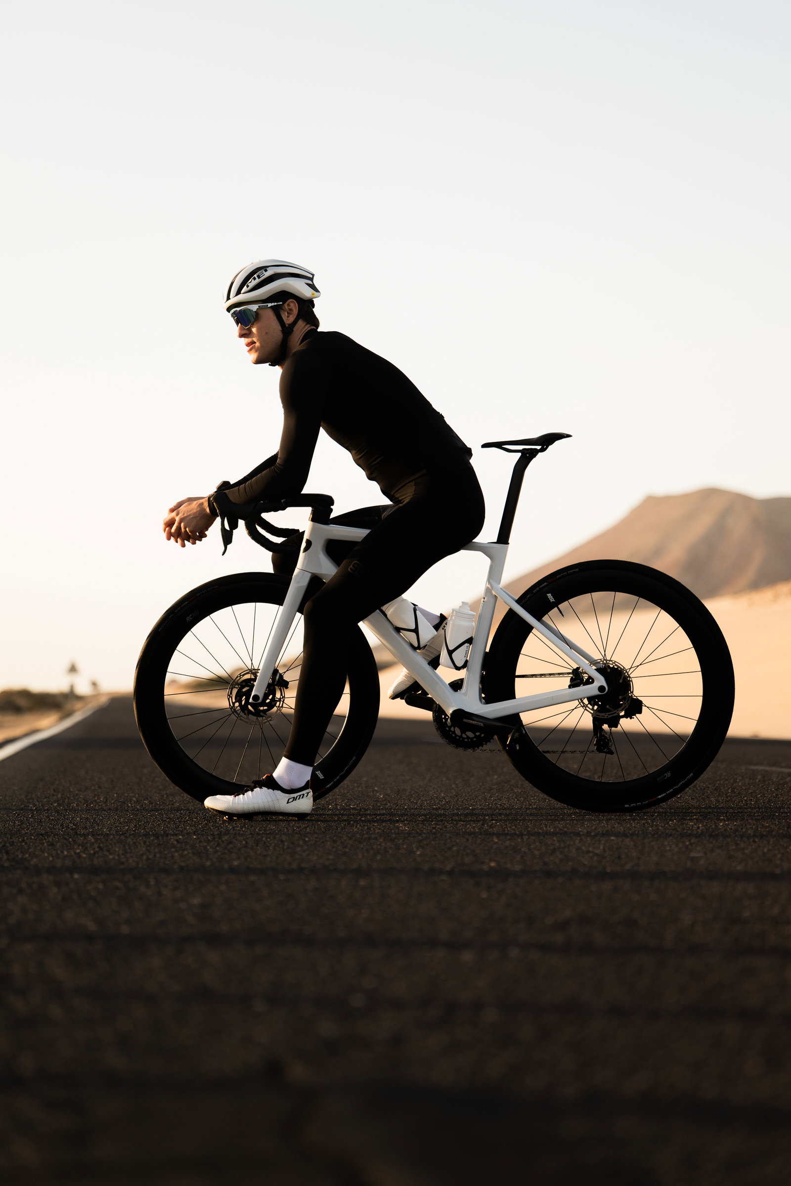 SQlab 612R ERGOWAVE Carbon saddle during road cycling on an open road in an arid landscape