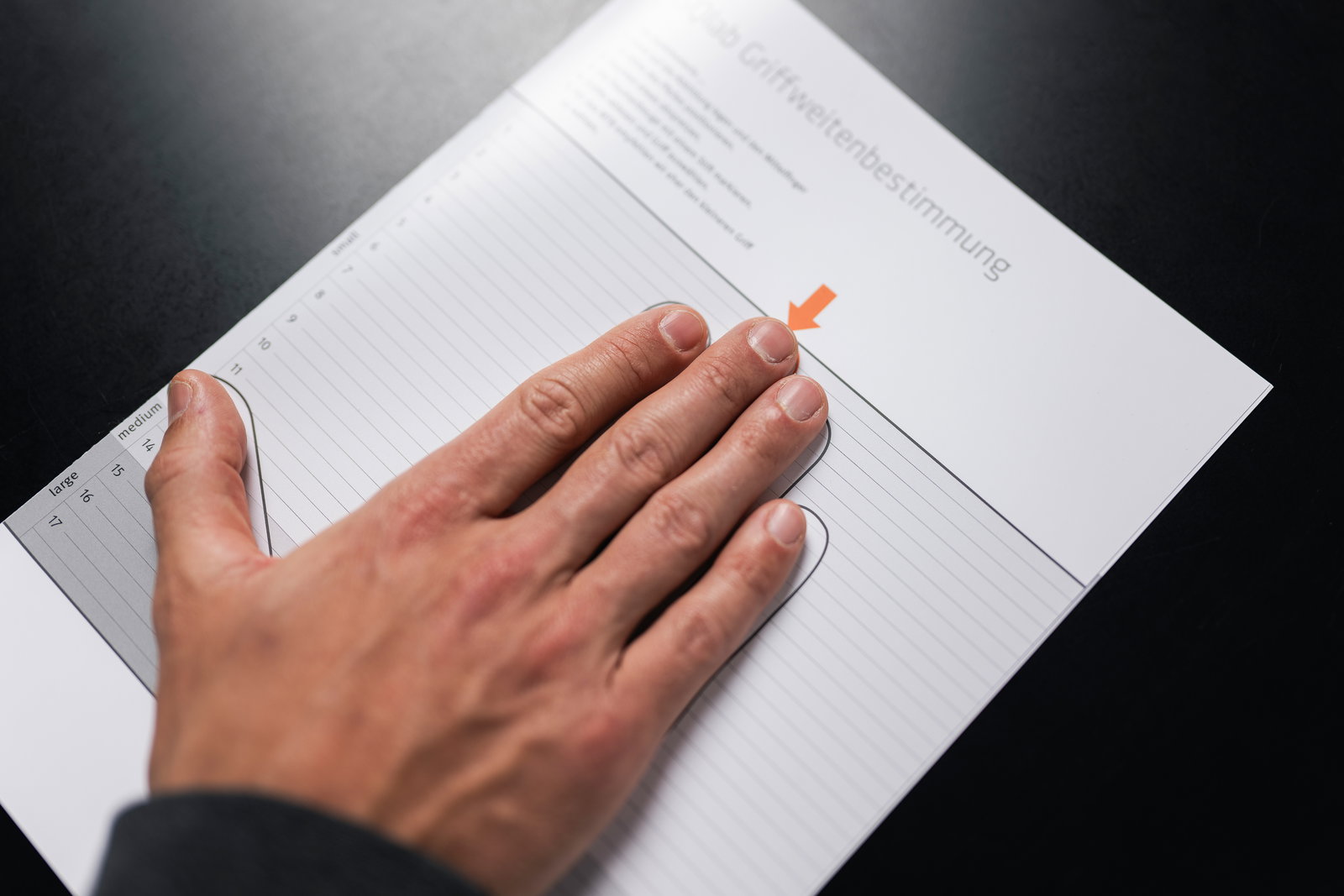SQlab Measure at Home Set grip width determination sheet with hand placed on measurement guide